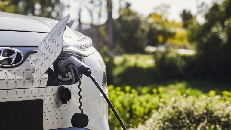photo tall hyundai kona electric vehicle charge 02